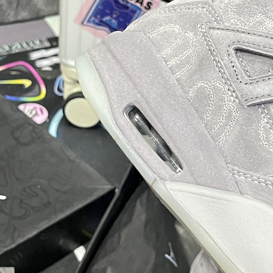 Giày Nike Air Jordan 4 Retro Kaws Best Quality