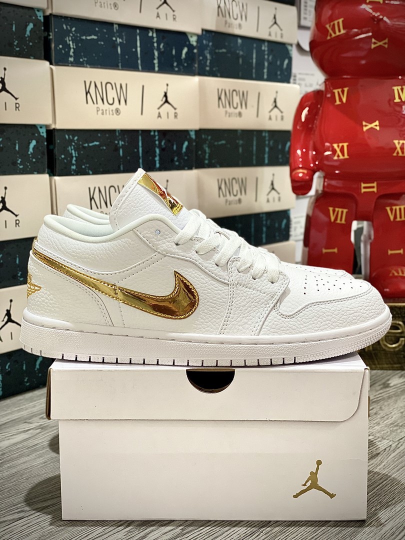 Giày Nike Air Jordan 1 Low White Swosh Gold