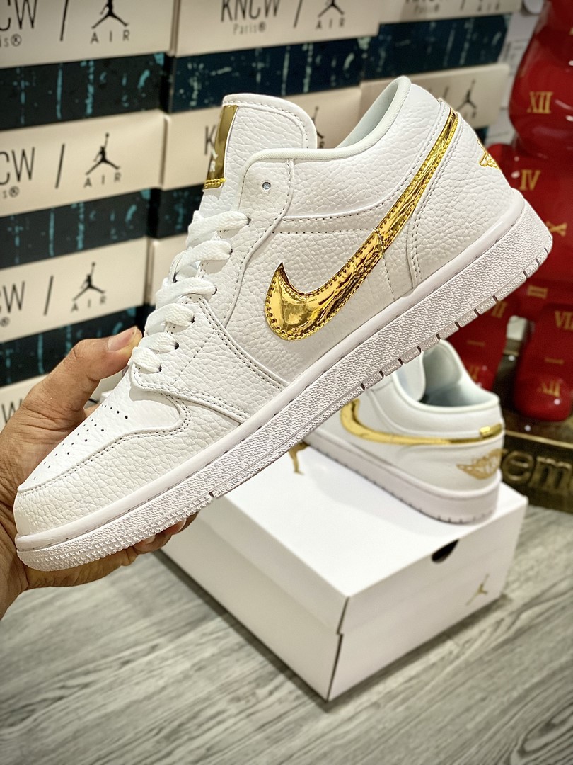Giày Nike Air Jordan 1 Low White Swosh Gold Like Auth
