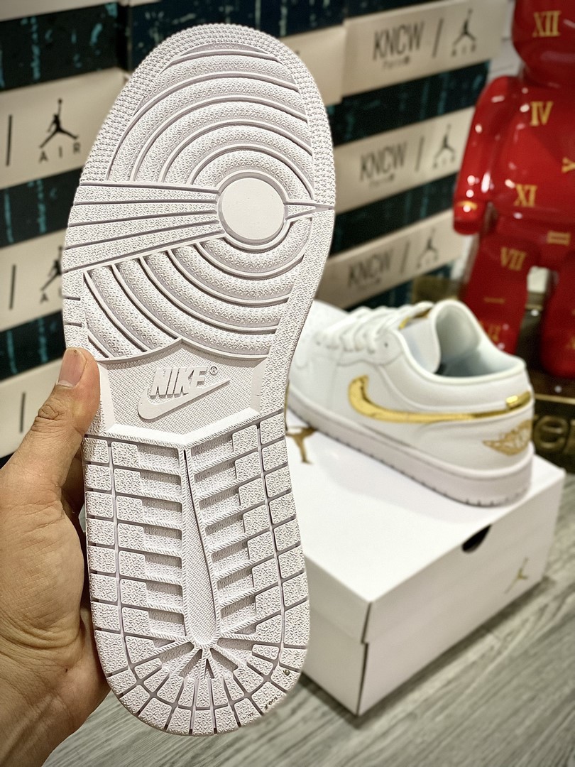Giày Nike Air Jordan 1 Low White Swosh Gold Like Auth