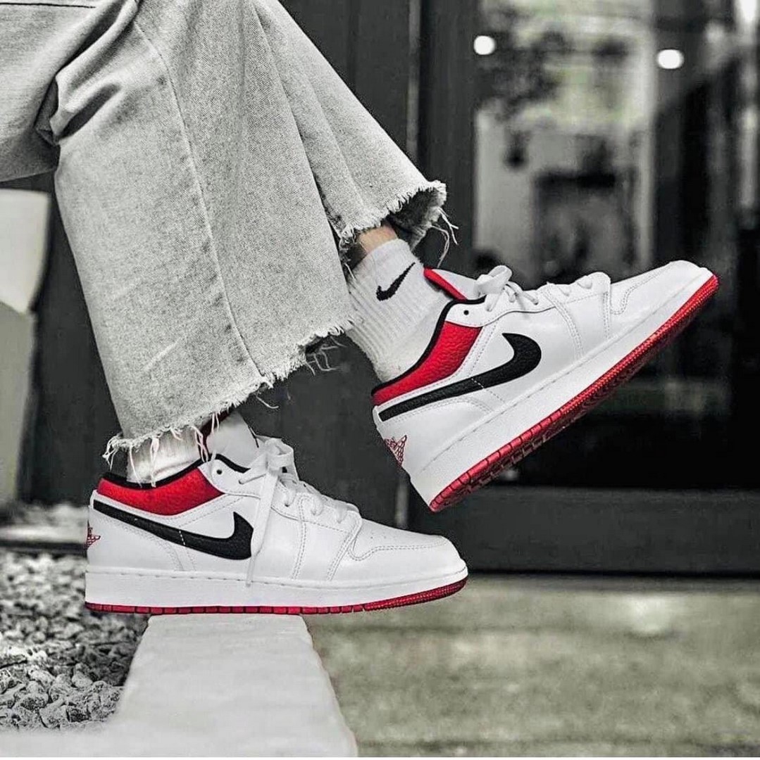 Giày Nike Air Jordan Low University Red Black Like Auth