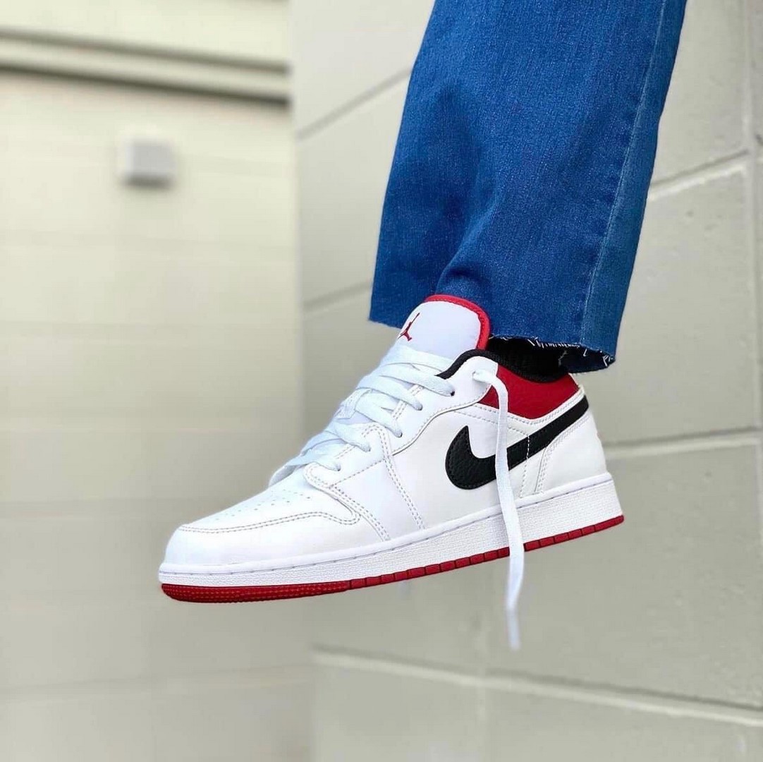 Giày Nike Air Jordan Low University Red Black Like Auth