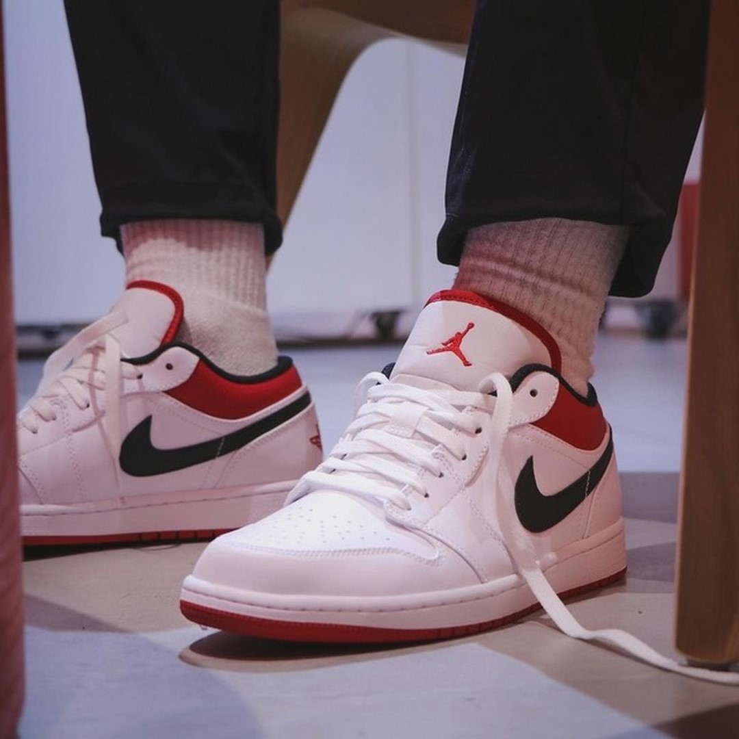 Giày Nike Air Jordan Low University Red Black Like Auth