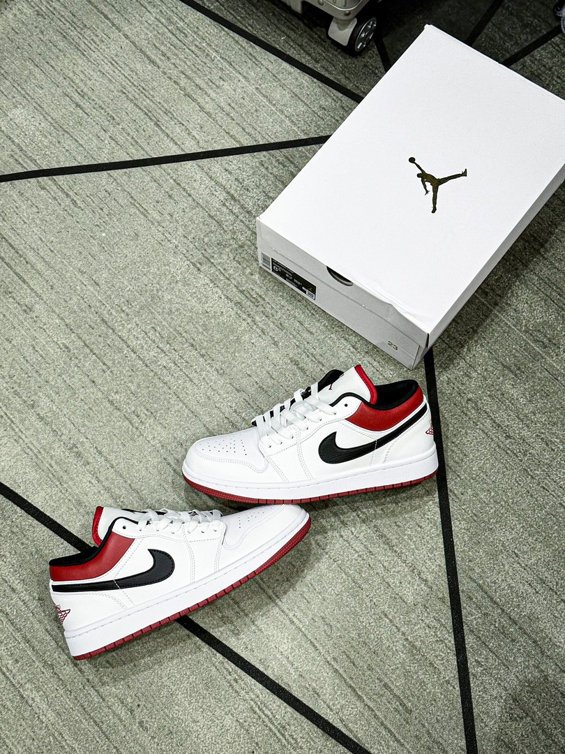 Giày Nike Air Jordan Low University Red Black Like Auth