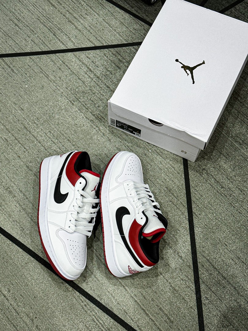 Giày Nike Air Jordan Low University Red Black Like Auth