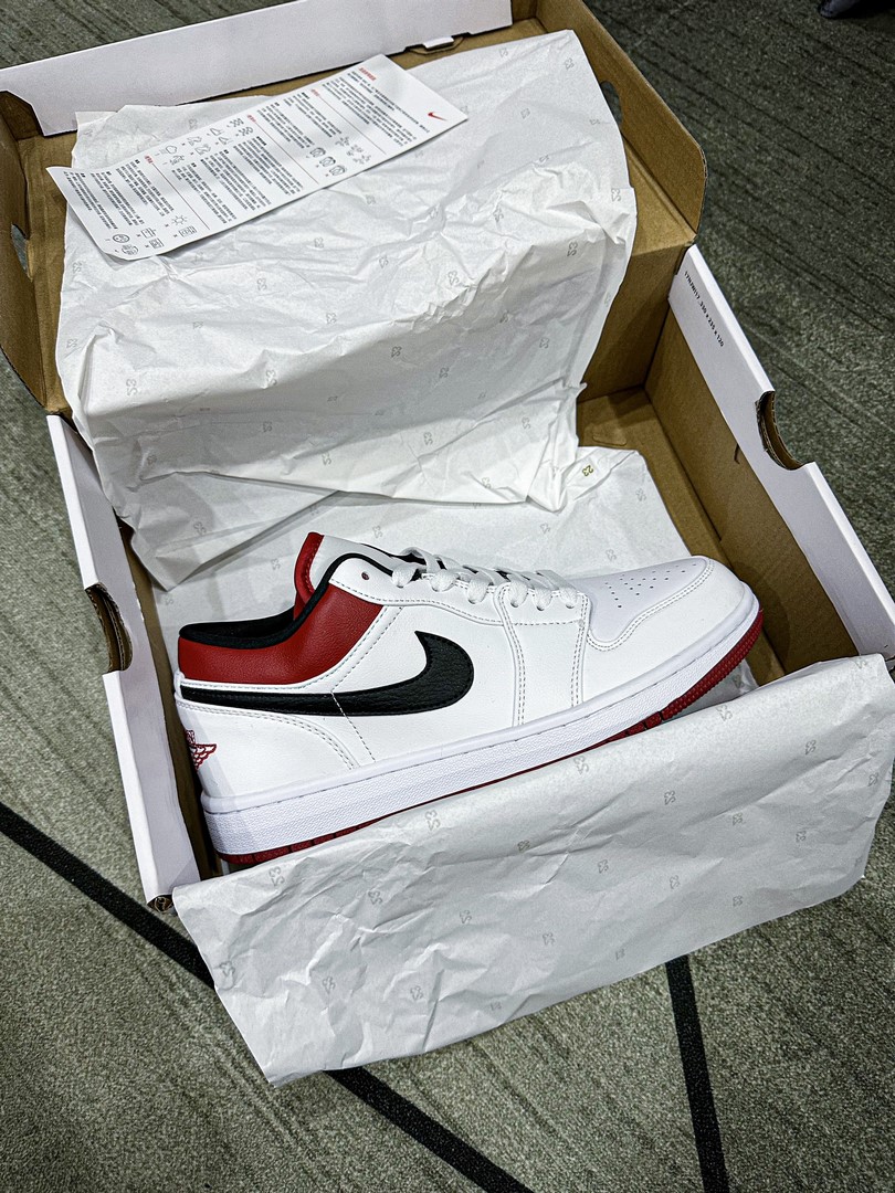 Giày Nike Air Jordan Low University Red Black Like Auth