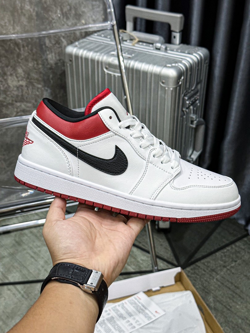 Giày Nike Air Jordan Low University Red Black Like Auth