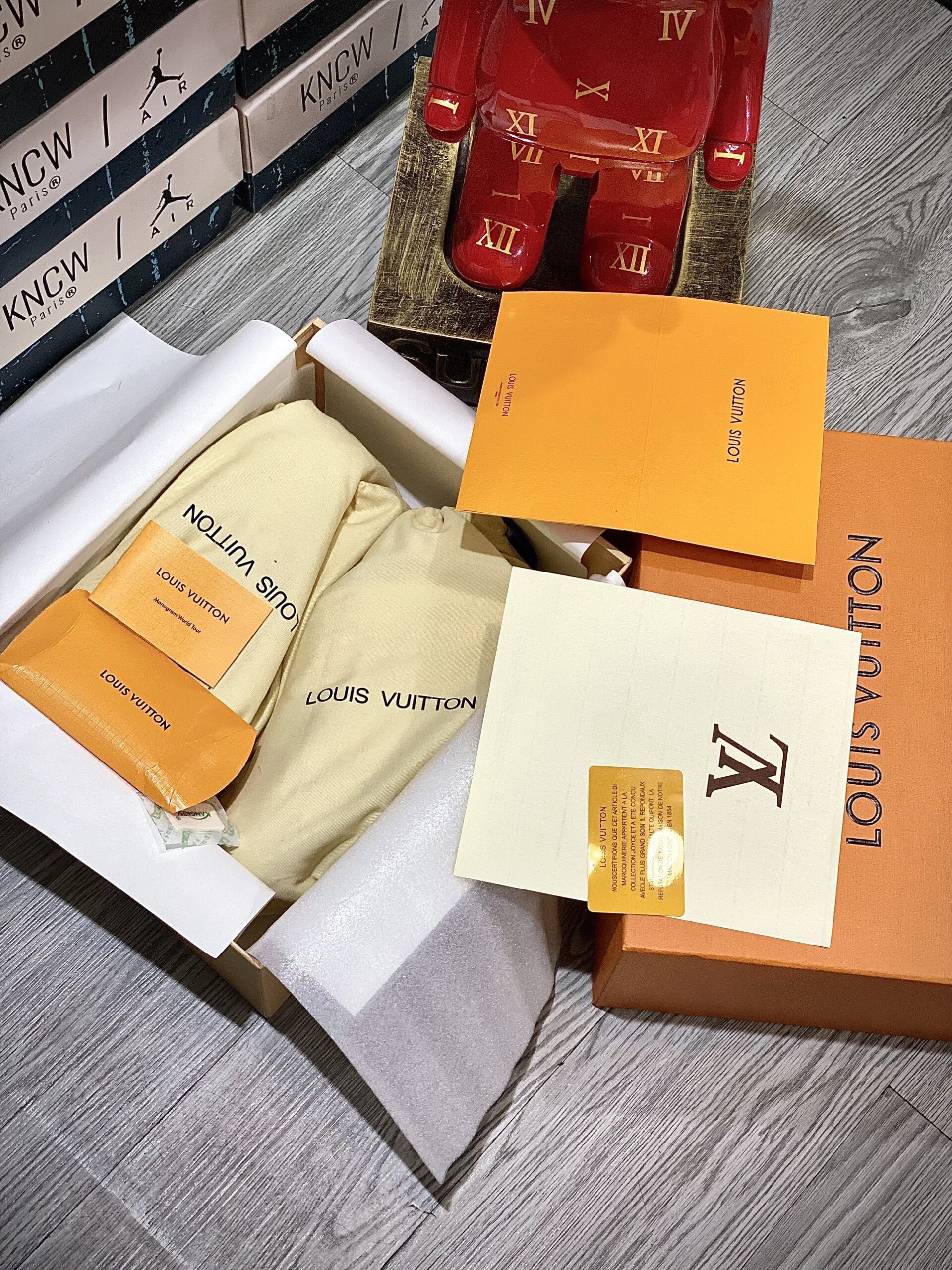 Giày Louis Vuitton Lv Trainer 54 Signature White Like Auth