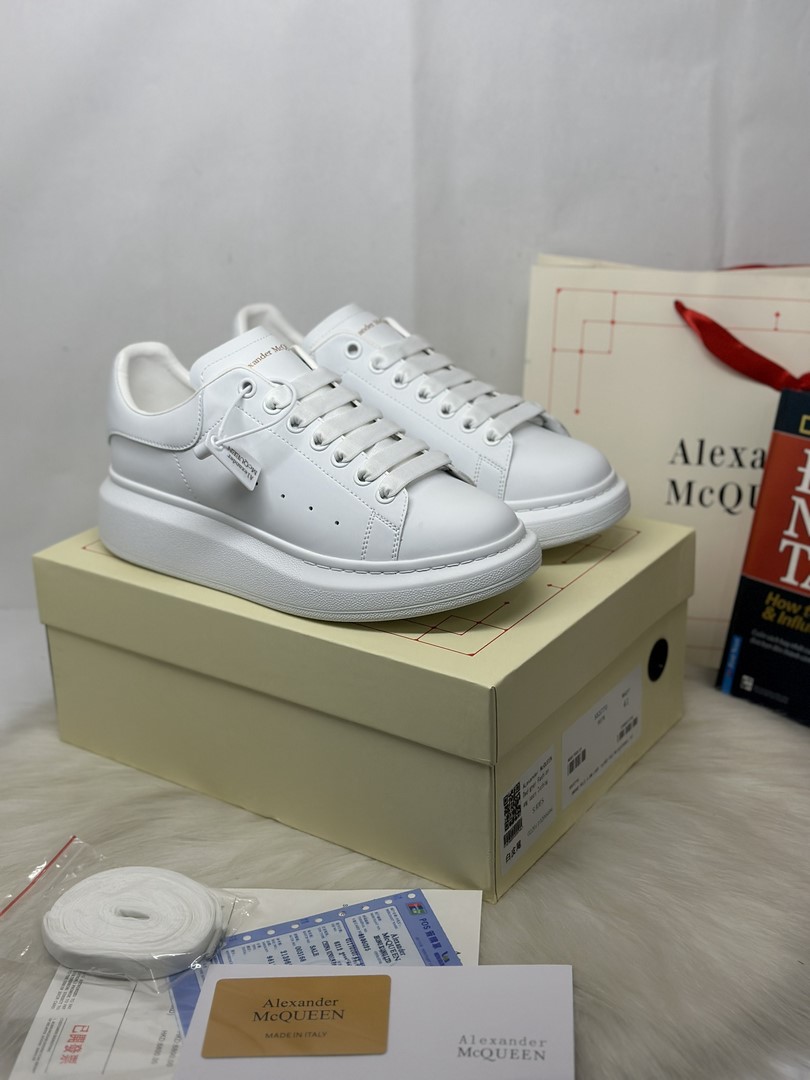 Giày Alexander McQueen Oversized Sneaker