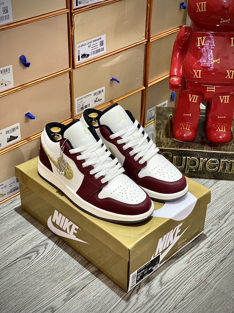 Giày Nike Air Jordan 1 Low Off The Grangon 2024