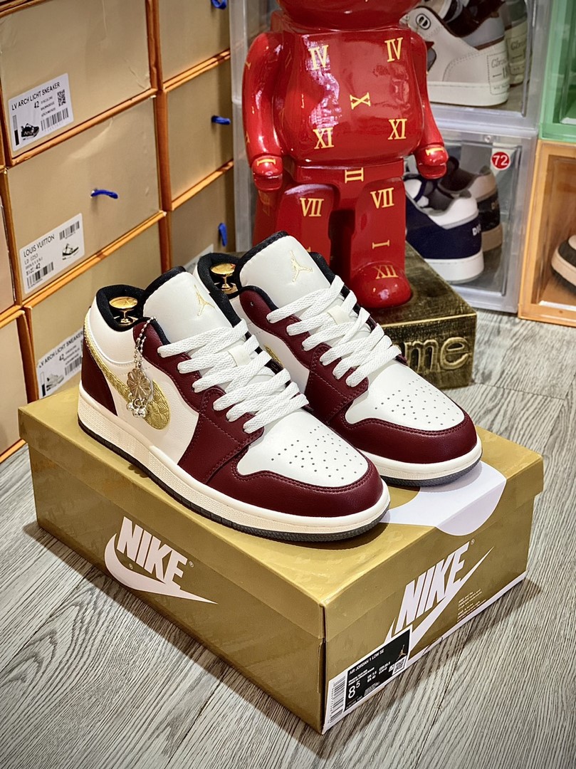 Giày Nike Air Jordan 1 Low Off The Grangon 2024