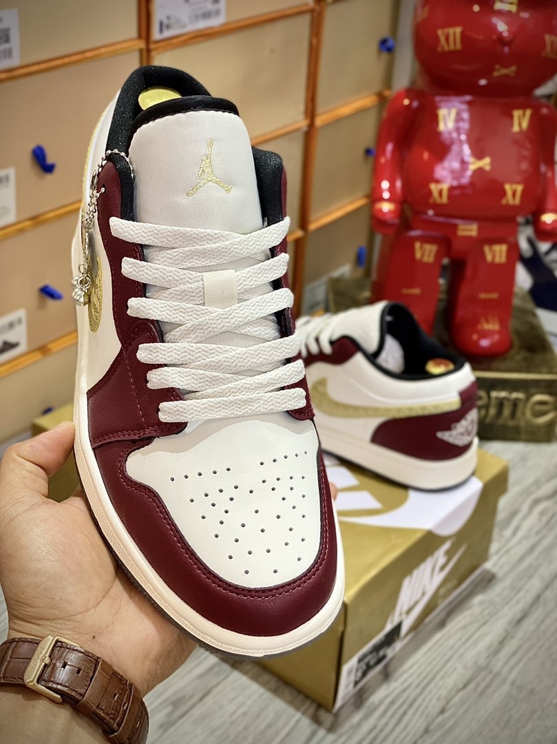 Giày Nike Air Jordan 1 Low Off The Grangon 2024