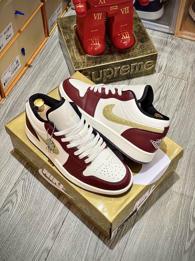Giày Nike Air Jordan 1 Low Off The Grangon 2024