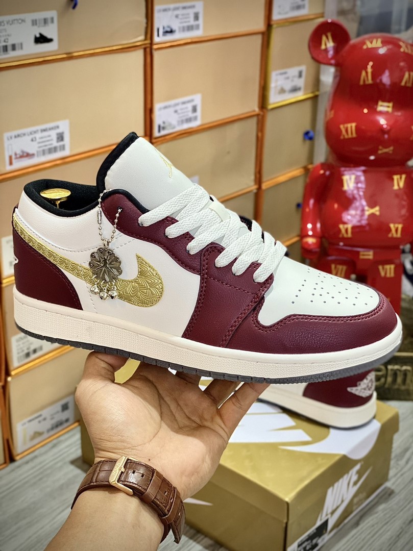 Giày Nike Air Jordan 1 Low Off The Grangon 2024