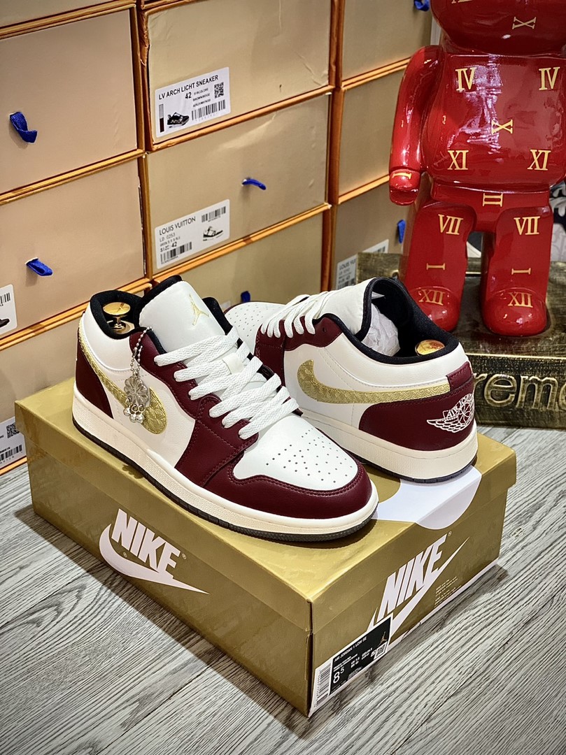 Giày Nike Air Jordan 1 Low Off The Grangon 2024