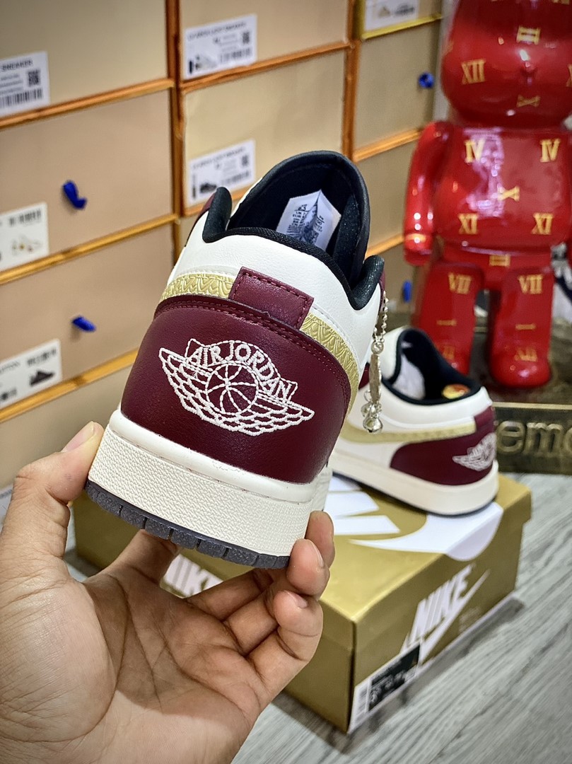 Giày Nike Air Jordan 1 Low Off The Grangon 2024