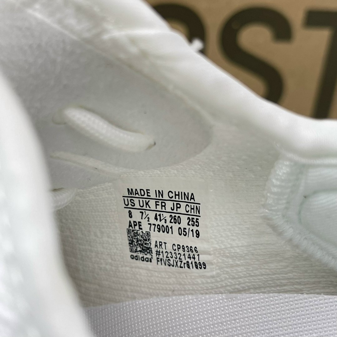 Giày Adidas Yzy350