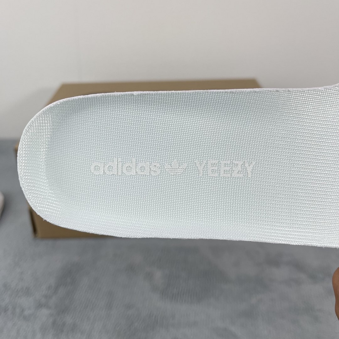 Giày Adidas Yzy350