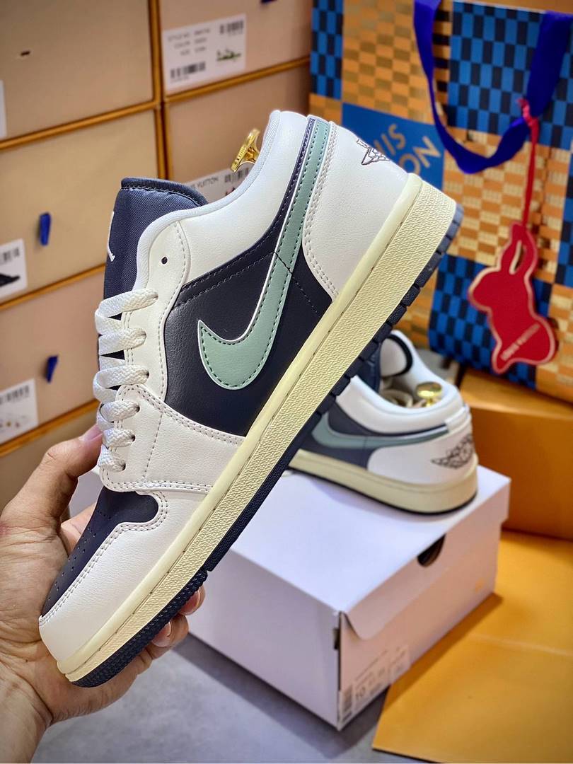Giày Nike Air Jordan 1 Low Jade Smoke Like Auth