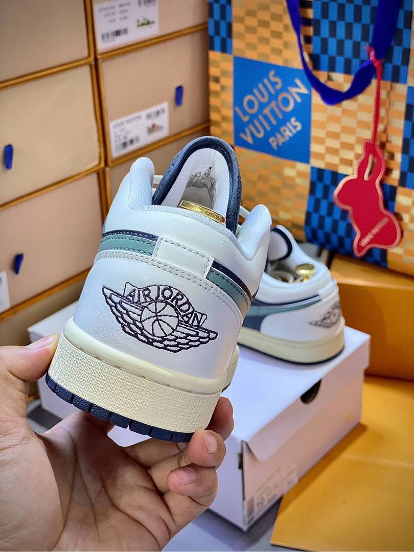 Giày Nike Air Jordan 1 Low Jade Smoke Like Auth