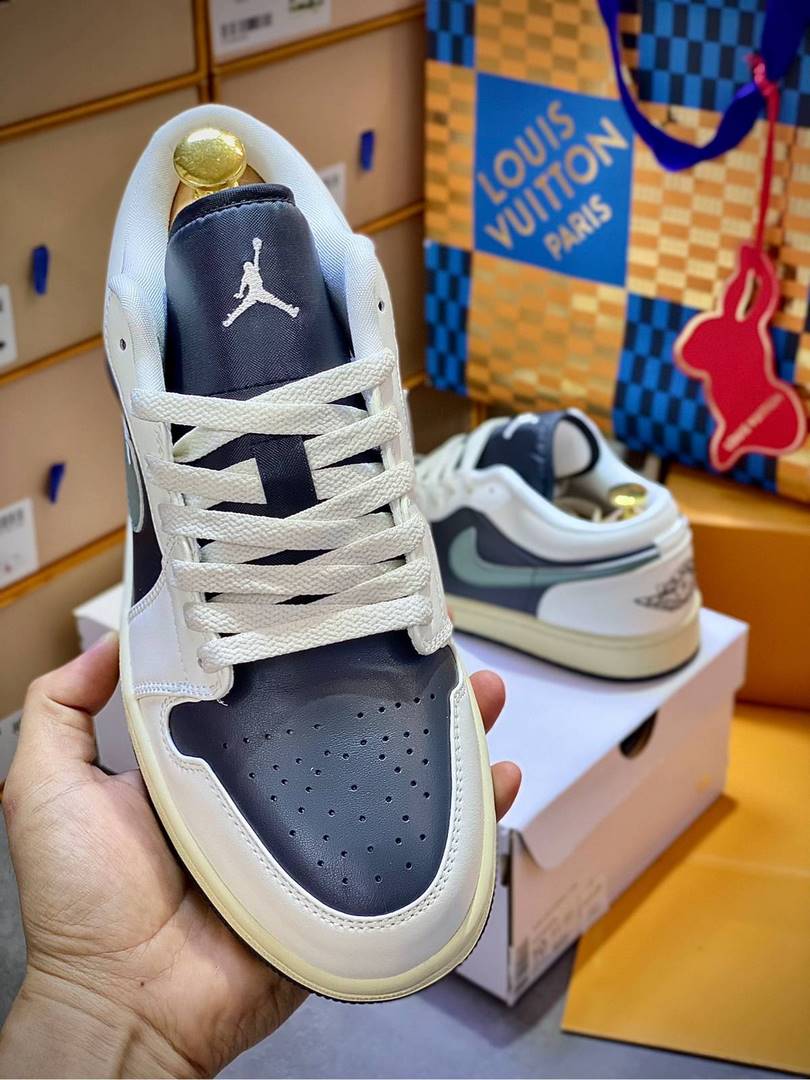 Giày Nike Air Jordan 1 Low Jade Smoke Like Auth