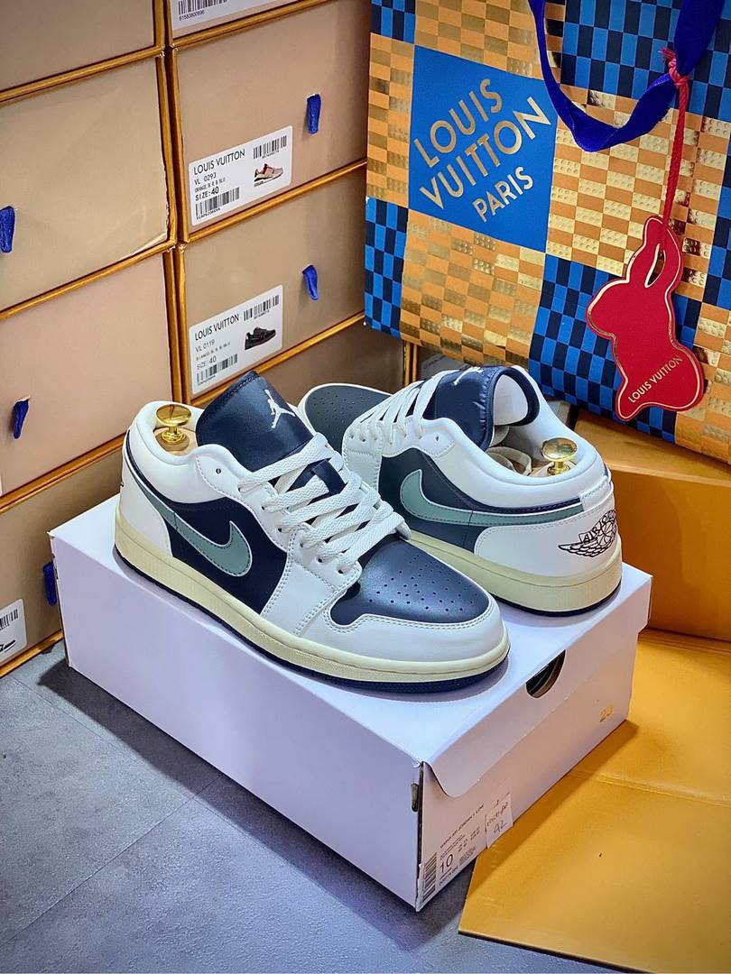 Giày Nike Air Jordan 1 Low Jade Smoke Like Auth