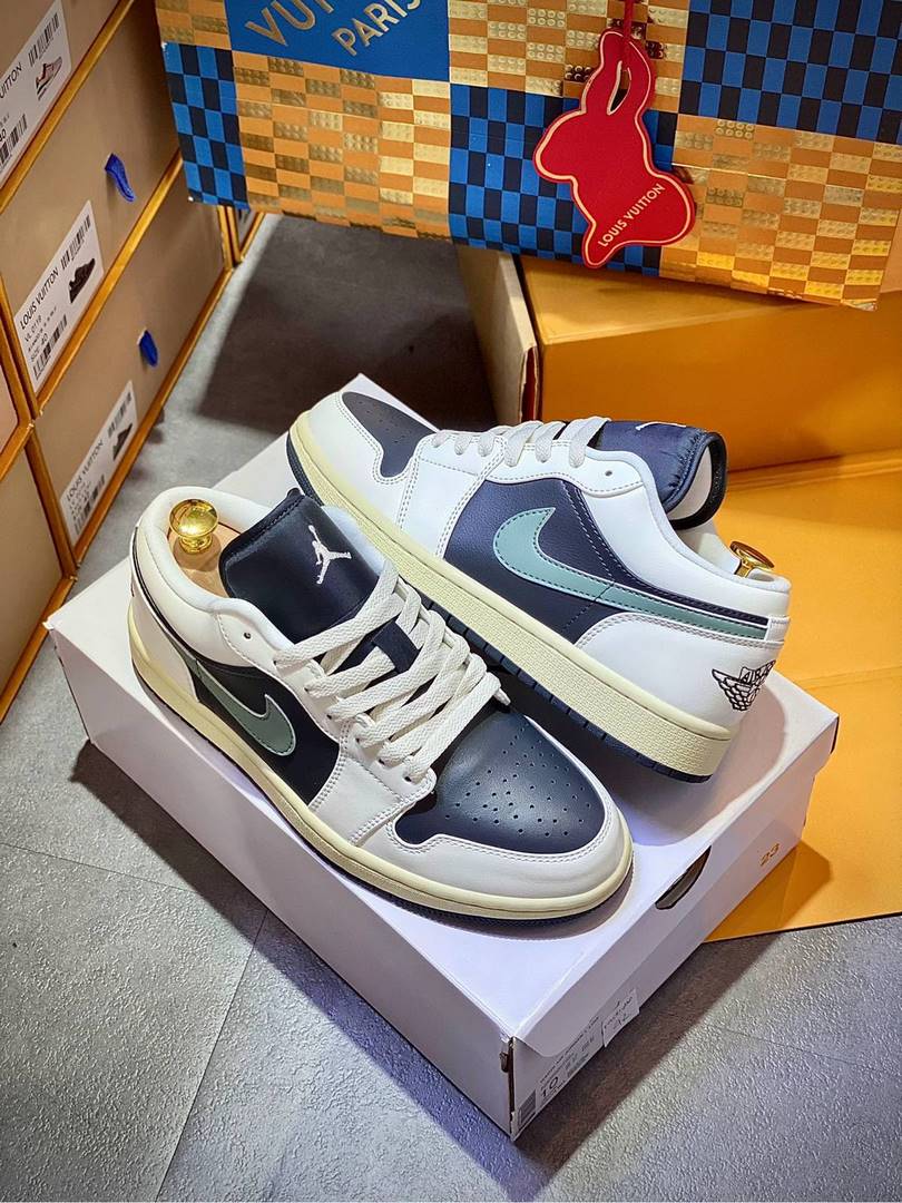 Giày Nike Air Jordan 1 Low Jade Smoke Like Auth