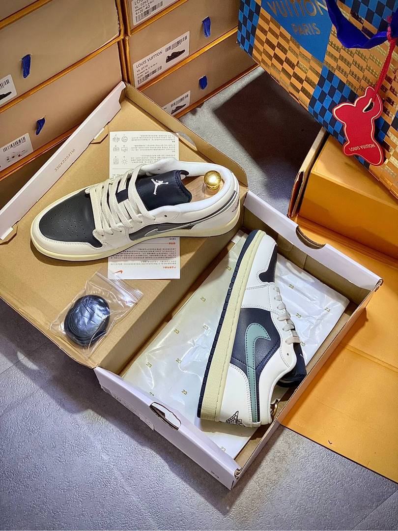 Giày Nike Air Jordan 1 Low Jade Smoke Like Auth