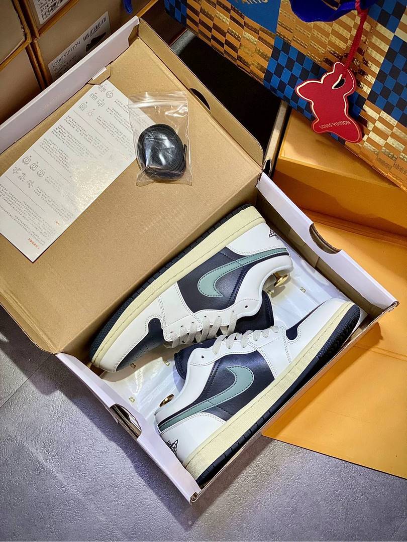 Giày Nike Air Jordan 1 Low Jade Smoke Like Auth