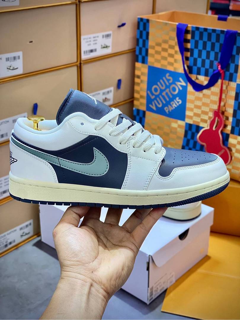 Giày Nike Air Jordan 1 Low Jade Smoke Like Auth