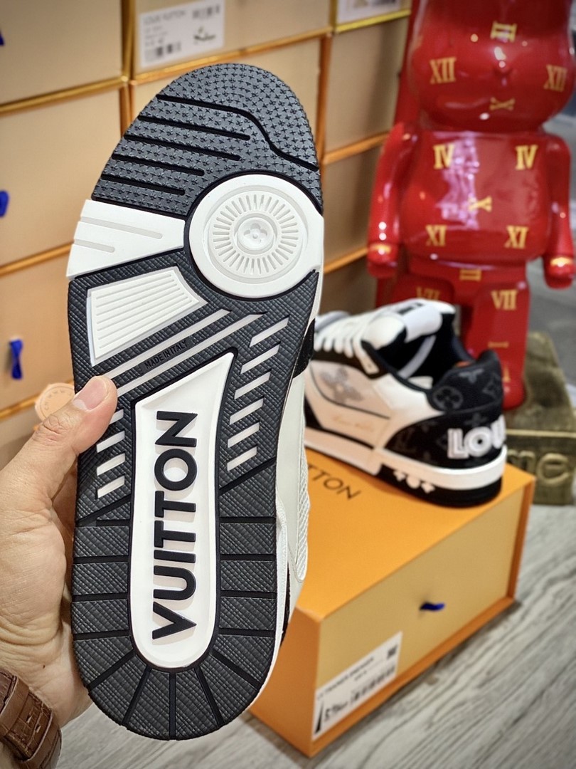 Giày Louis Vuitton Lv Trainer Monogram Black quai Velcro Best Quality