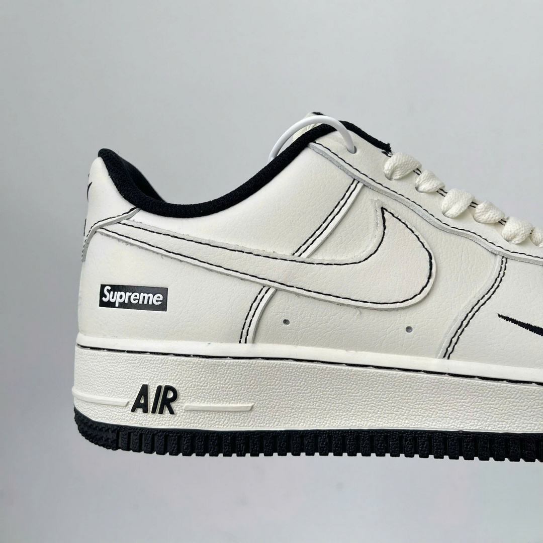 Giày Air Force 1 x Supreme Màu Trắng Viền Đen