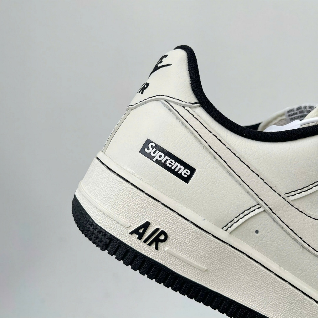 Giày Air Force 1 x Supreme Màu Trắng Viền Đen