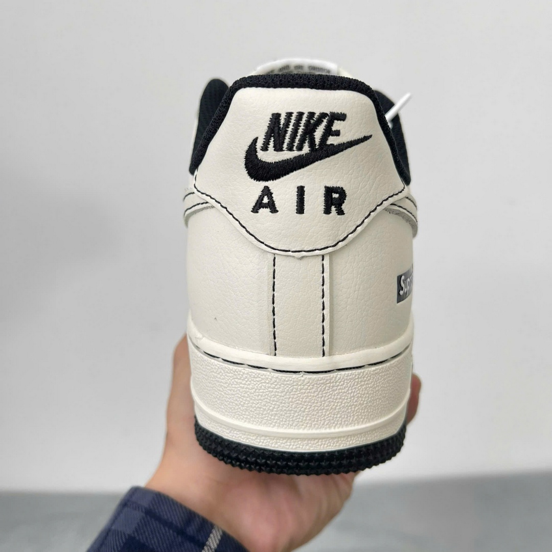 Giày Air Force 1 x Supreme Màu Trắng Viền Đen