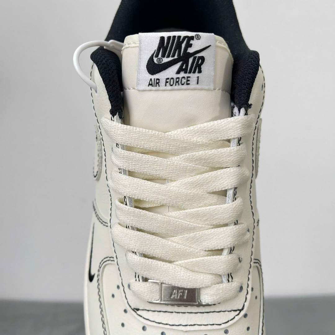 Giày Air Force 1 x Supreme Màu Trắng Viền Đen