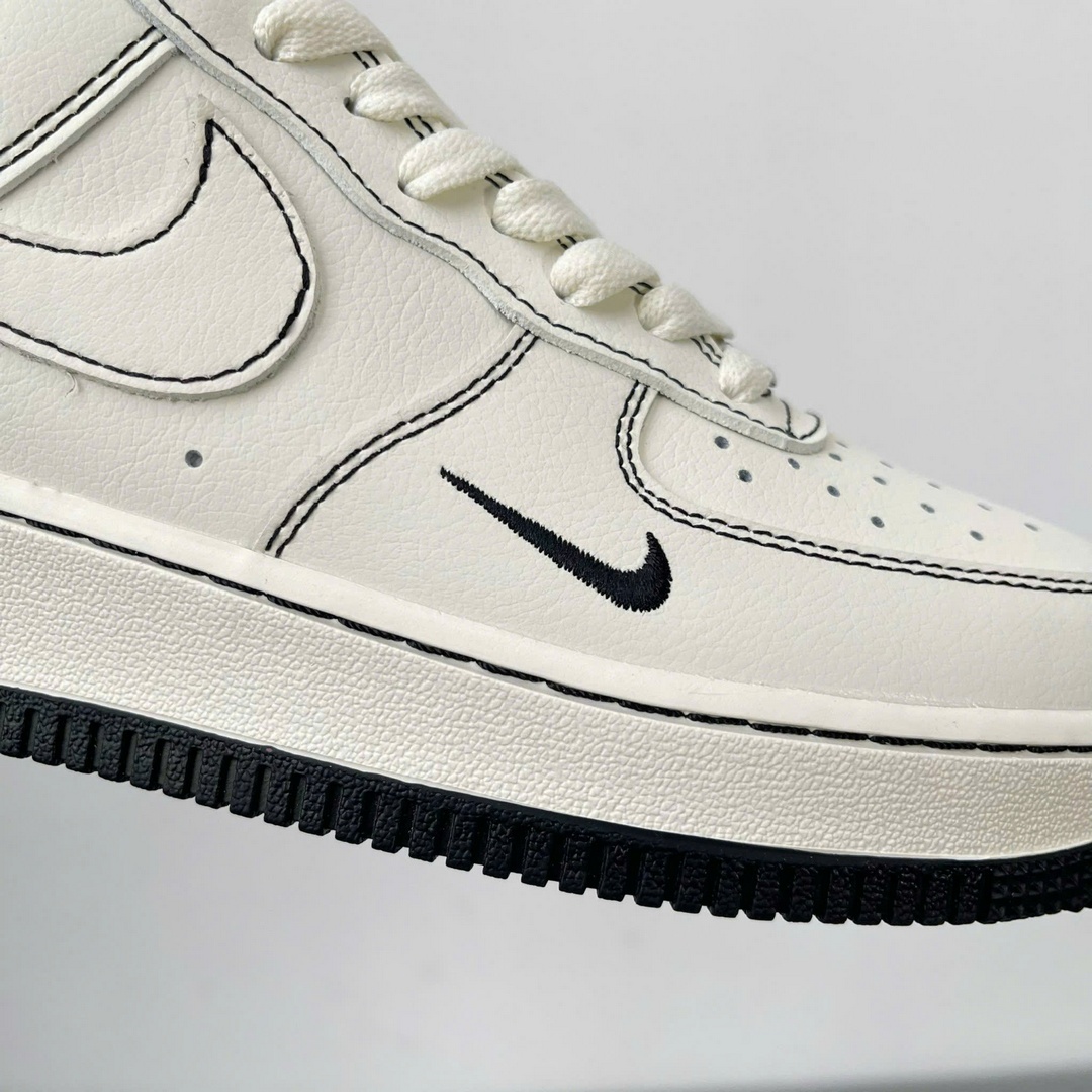 Giày Air Force 1 x Supreme Màu Trắng Viền Đen