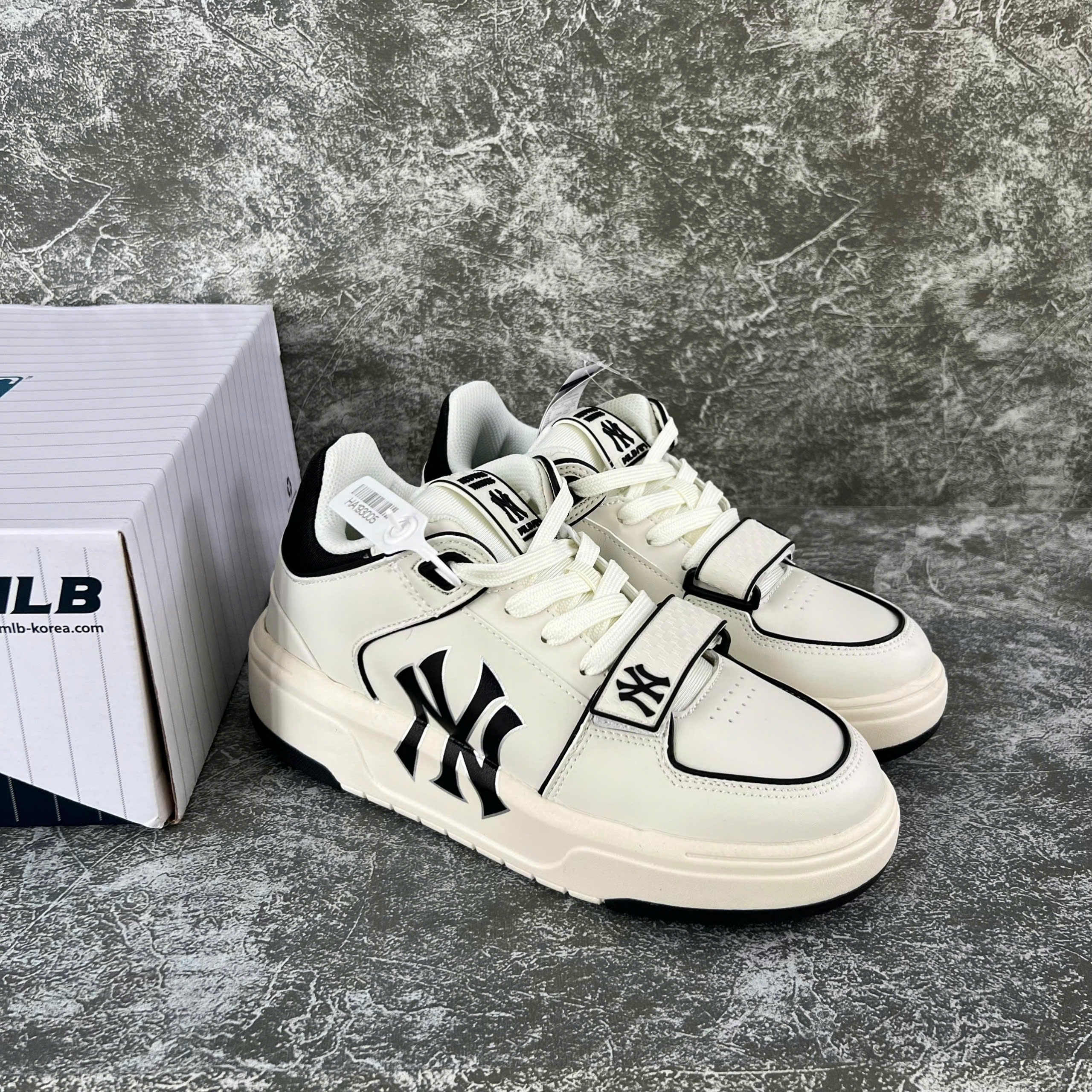 Giày MLB Chunky Mid Liner NY Yankees ‘White Black’