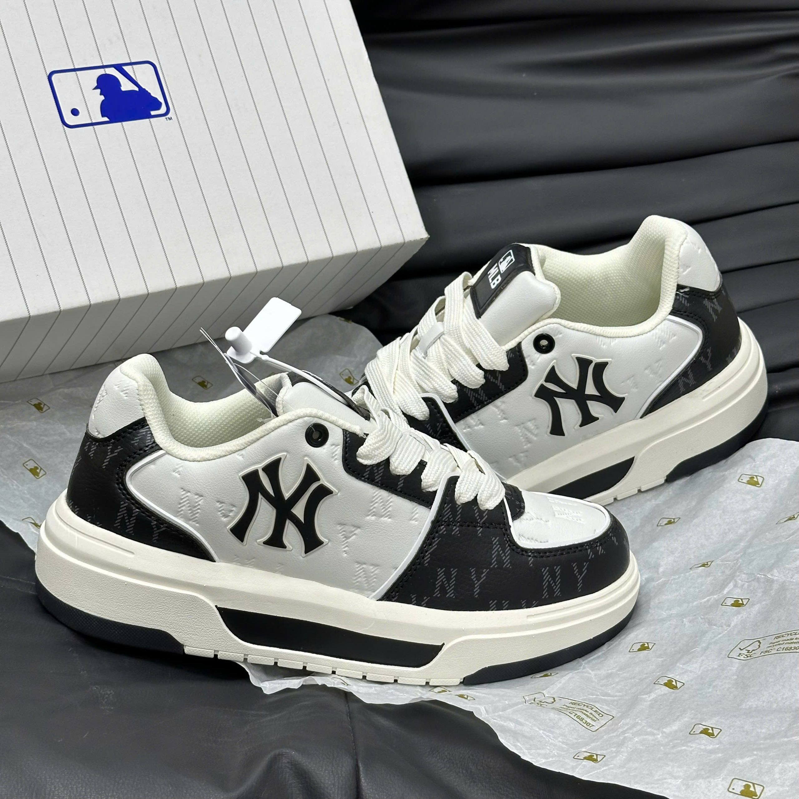 MLB - Giày sneakers unisex cổ thấp Chunky Liner Embo Monogram Best Quality