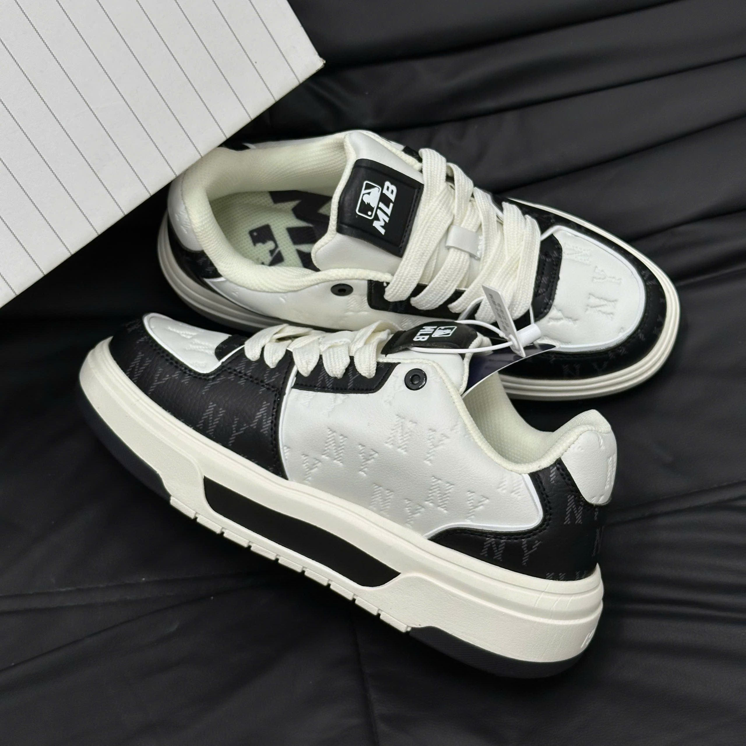 MLB - Giày sneakers unisex cổ thấp Chunky Liner Embo Monogram Best Quality