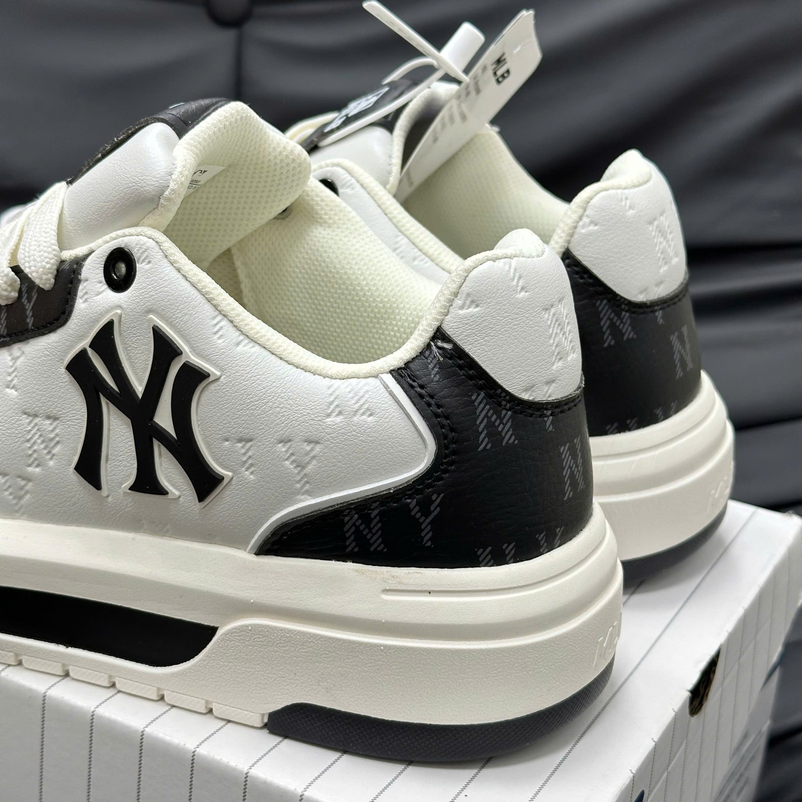 MLB - Giày sneakers unisex cổ thấp Chunky Liner Embo Monogram Best Quality