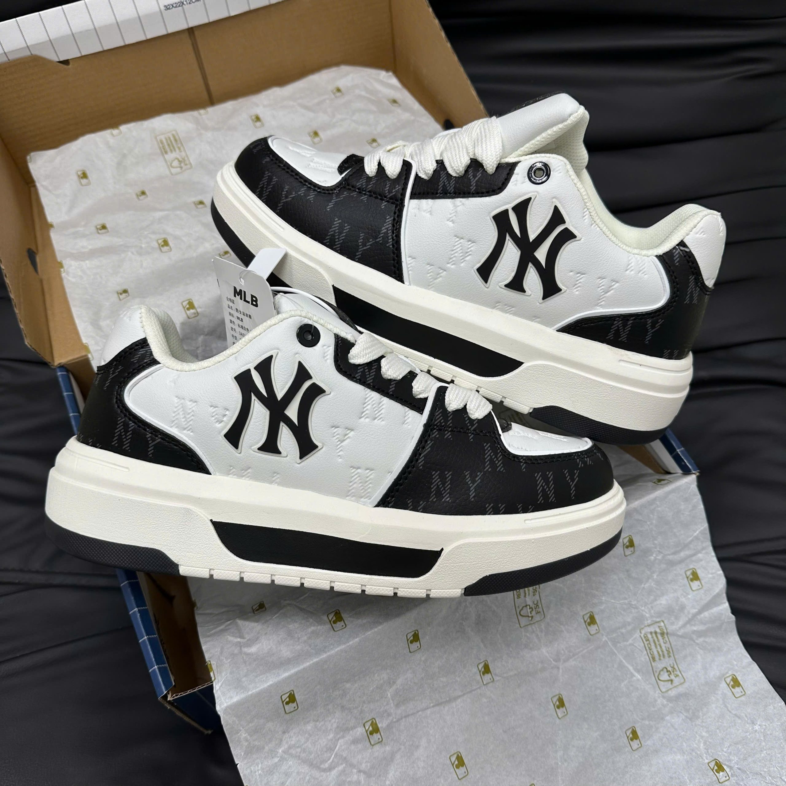 MLB - Giày sneakers unisex cổ thấp Chunky Liner Embo Monogram Best Quality