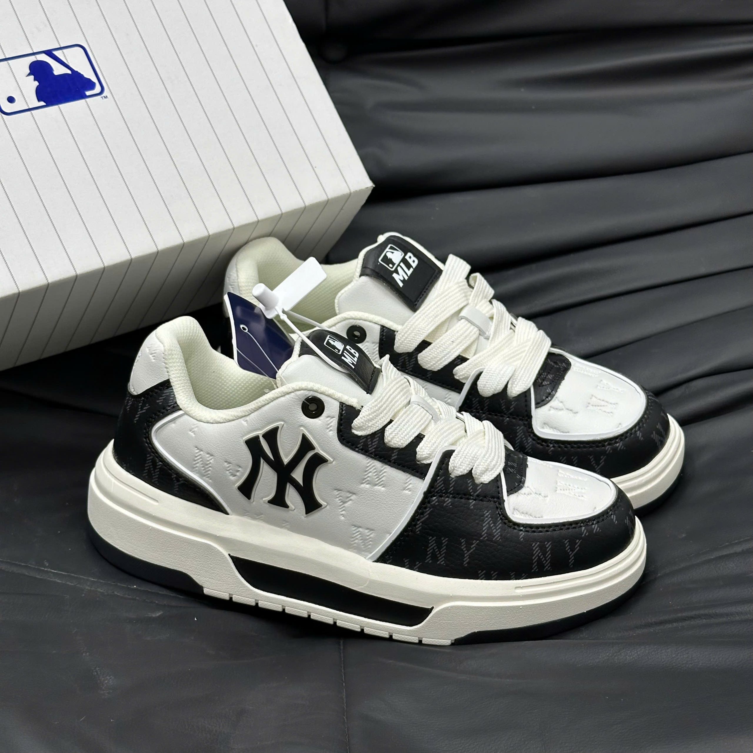 MLB - Giày sneakers unisex cổ thấp Chunky Liner Embo Monogram Best Quality