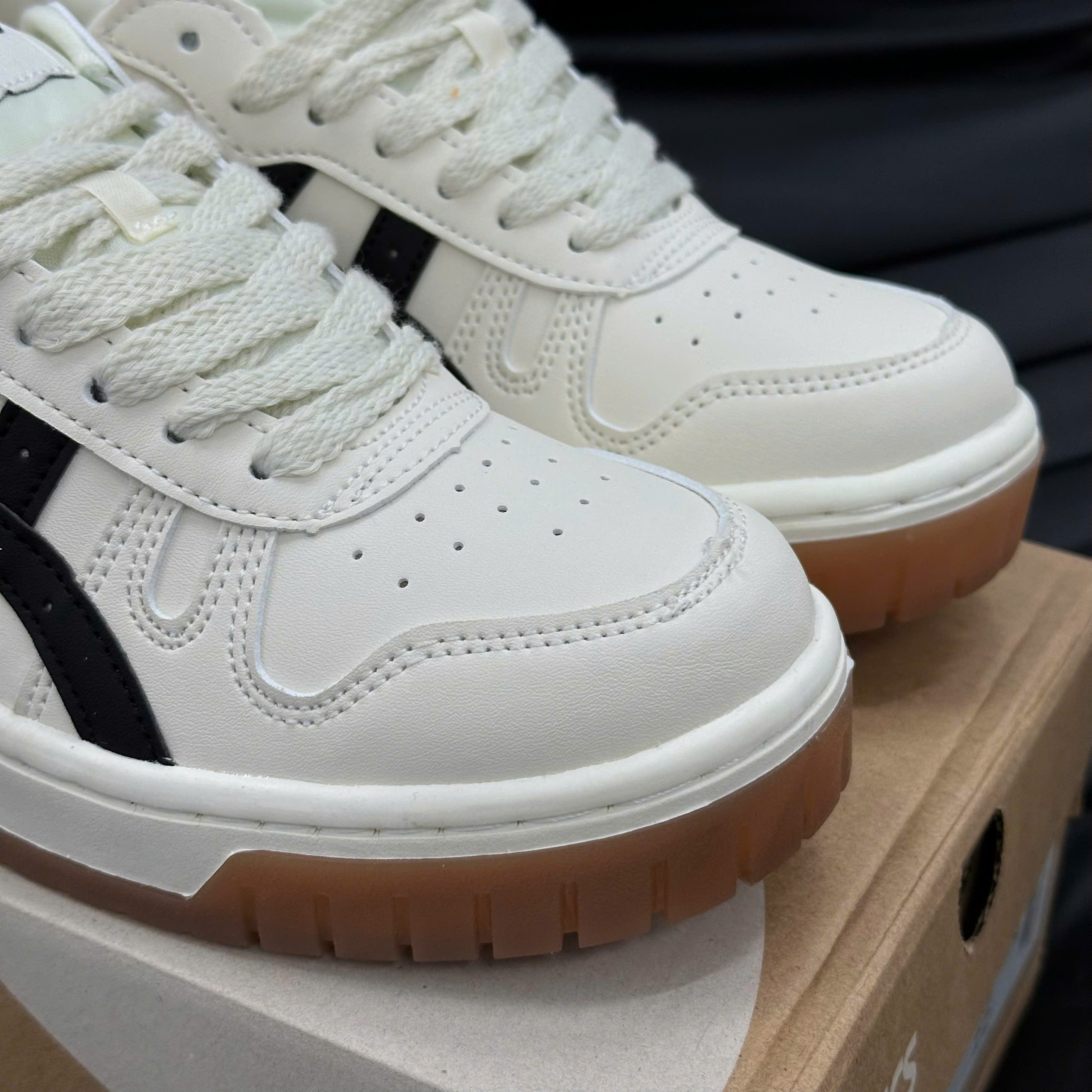 Asics Court Mz Cream Black Gum [ Unisex ]