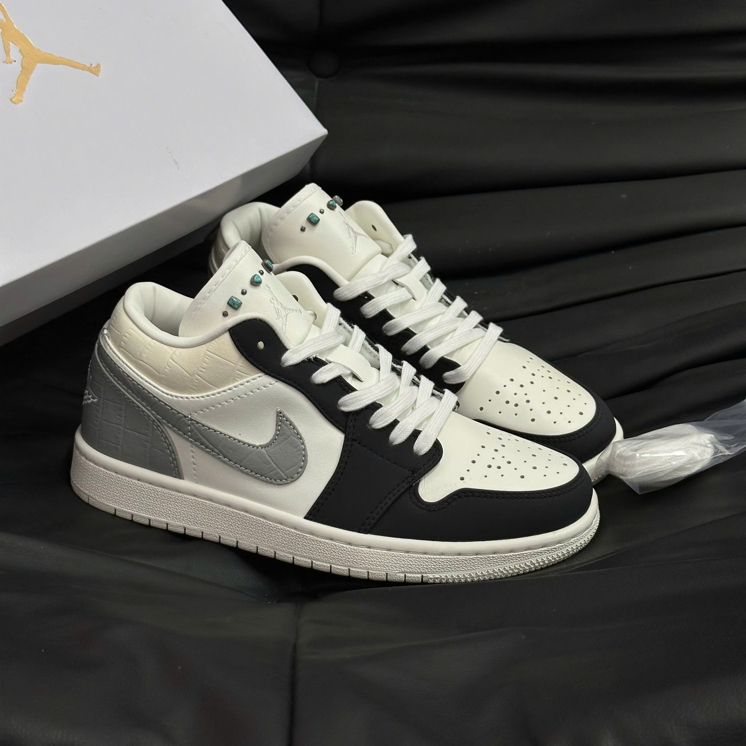 Giày Nike Air Jordan 1 Low ‘Sail Light Smoke Grey’