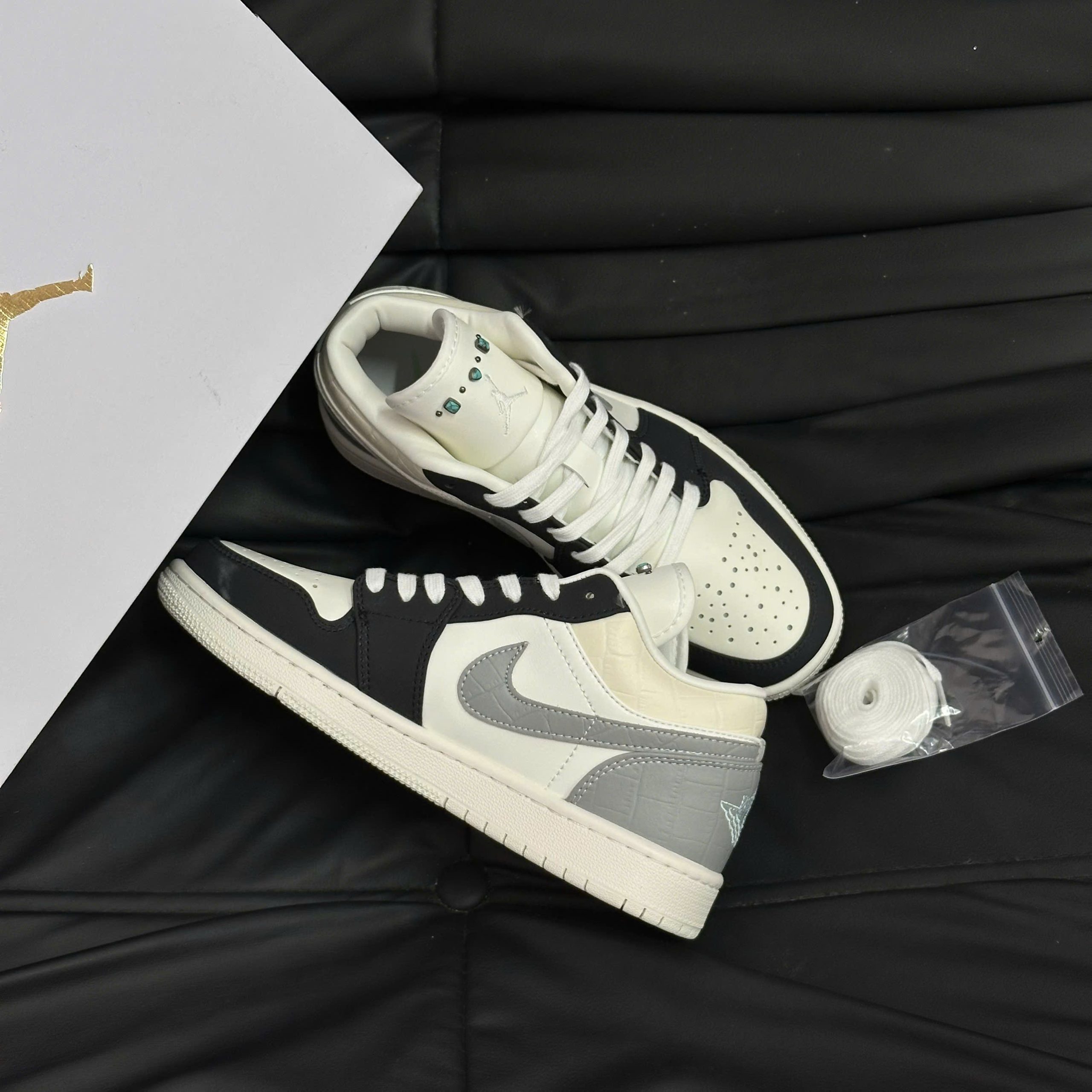 Giày Nike Air Jordan 1 Low ‘Sail Light Smoke Grey’