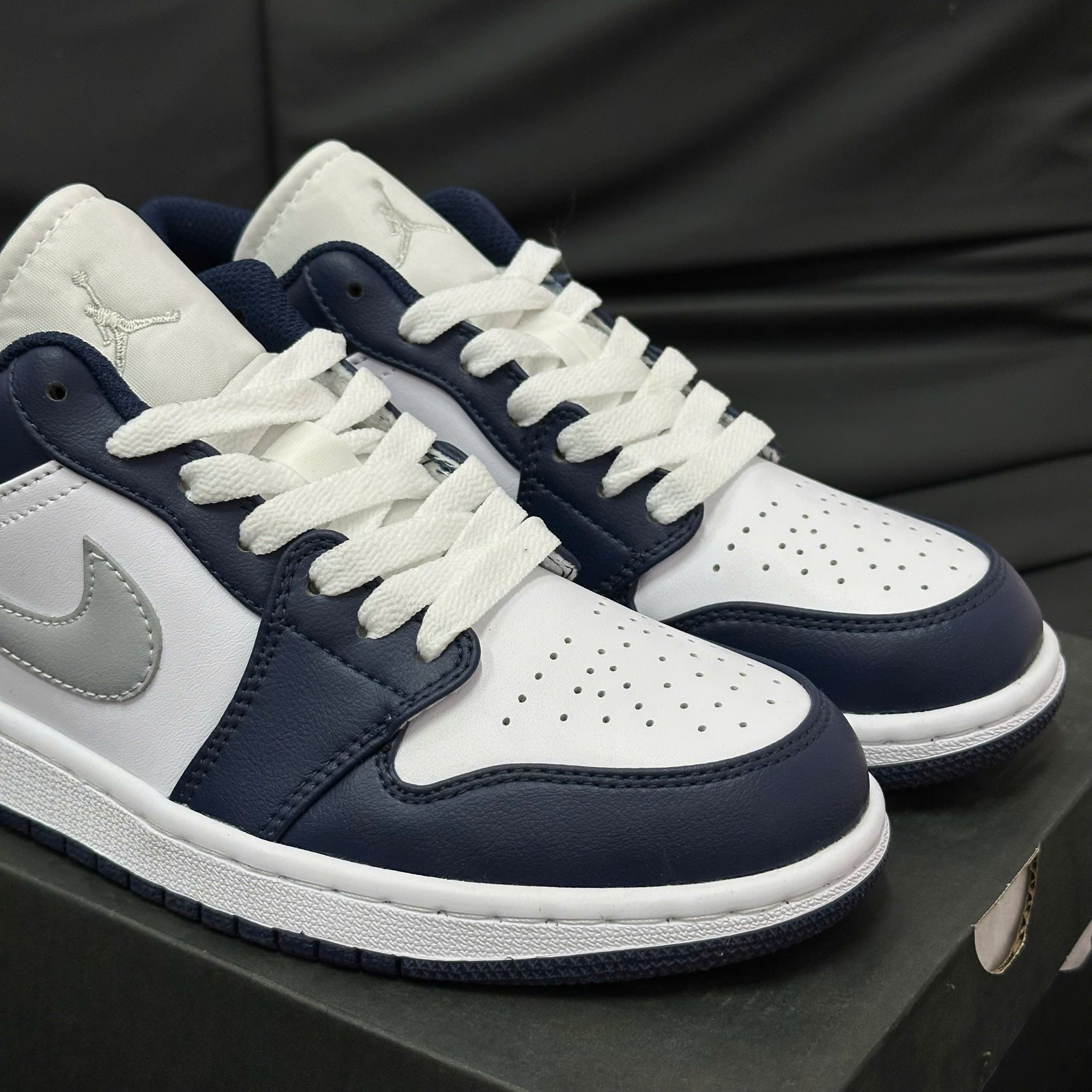 Giày Nike Jordan 1 Low Wolf Grey Midnight Navy