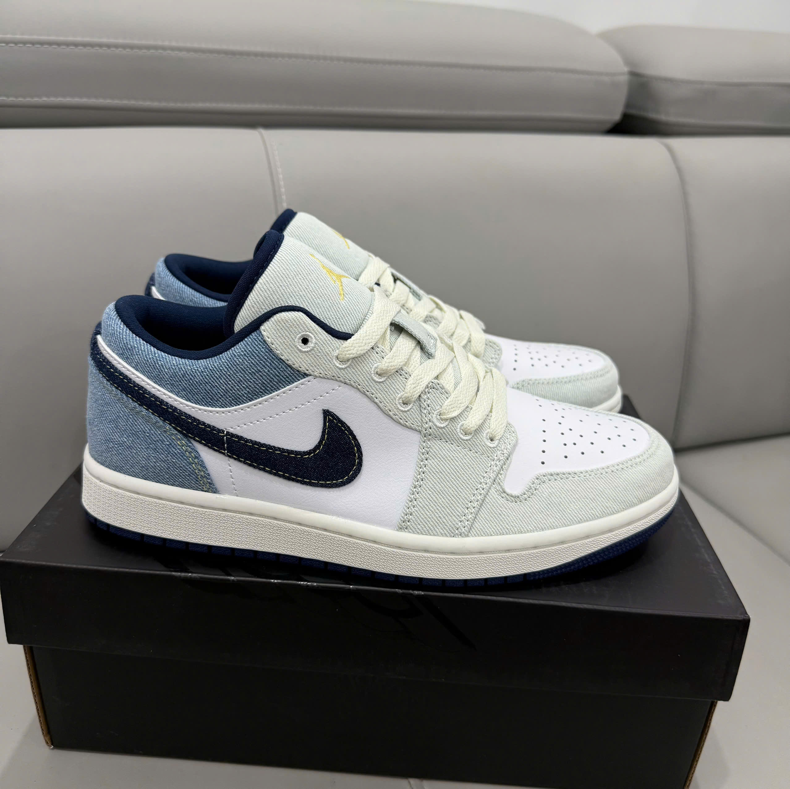 Giày Nike Air Jordan 1 Low SE ‘Light Denim’