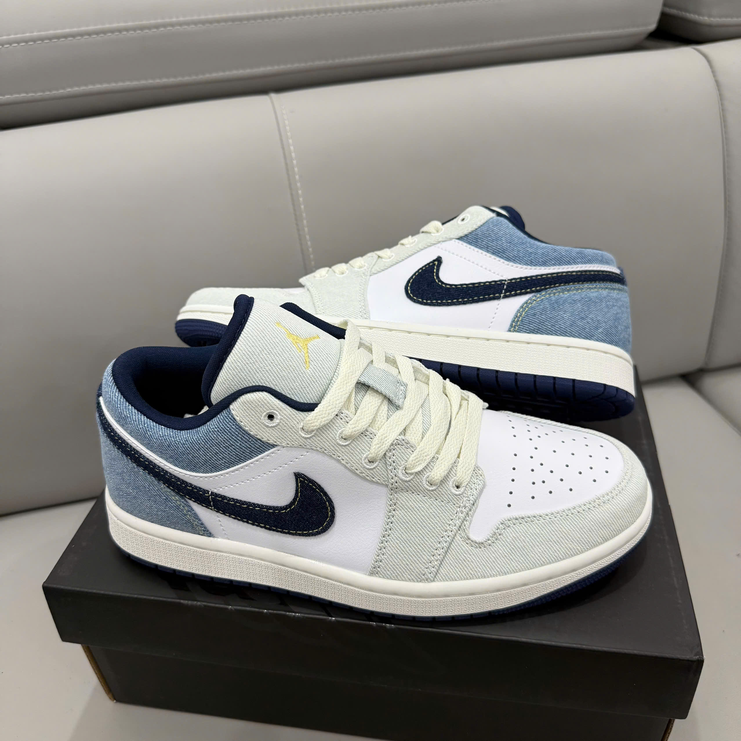Giày Nike Air Jordan 1 Low SE ‘Light Denim’