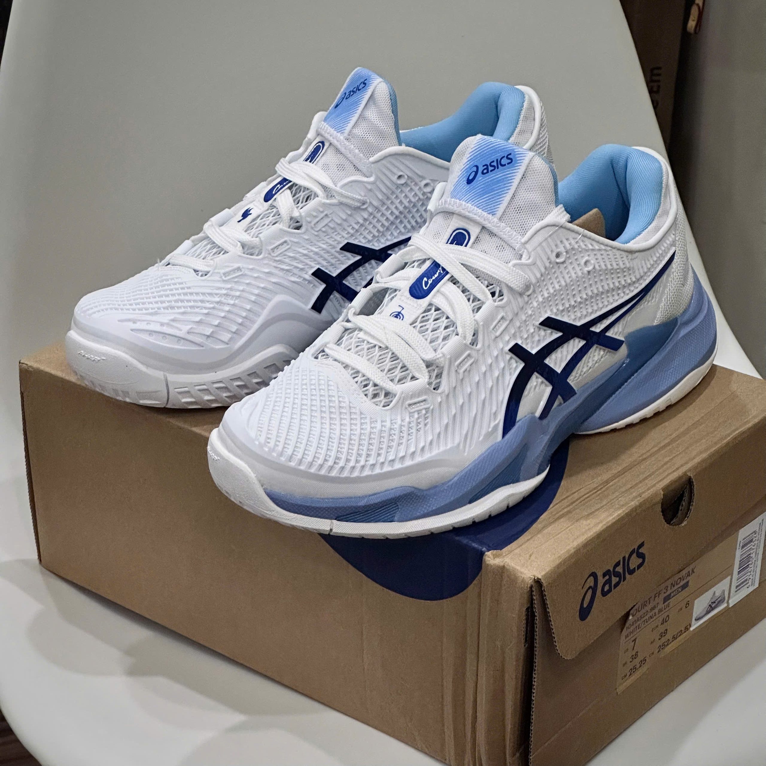 Giày Tennis Pickleball Asics COURT FF 3 NOVAK ‘WHITE TUNA BLUE’