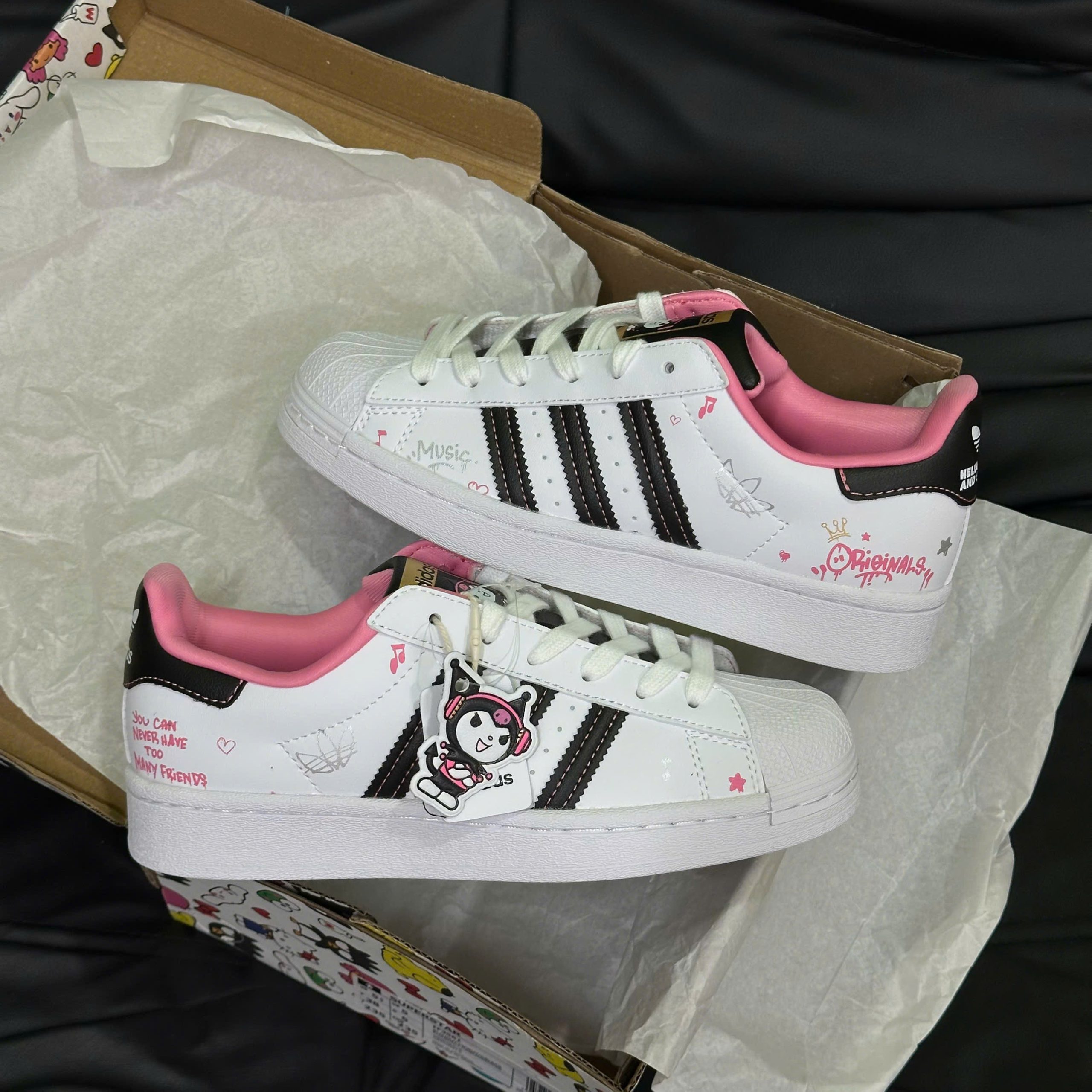 Giày Adidas Originals x Hello Kitty và Friends Superstar Best Quality